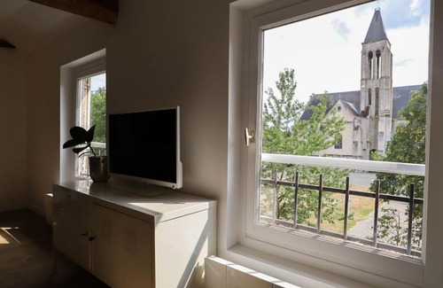 Senlis House | Relaxing Family Getaway at Maison Downtown Abbaye