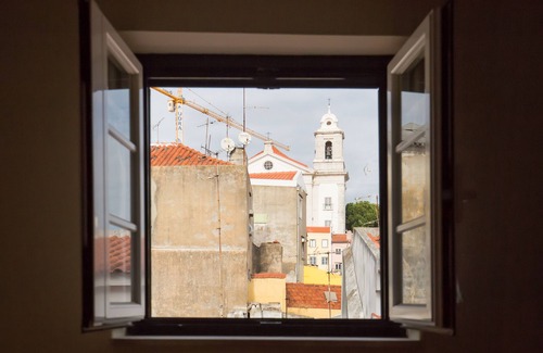 Se House | Discover the Duplex Fado Alfama Apartment with Spa & Kitchen