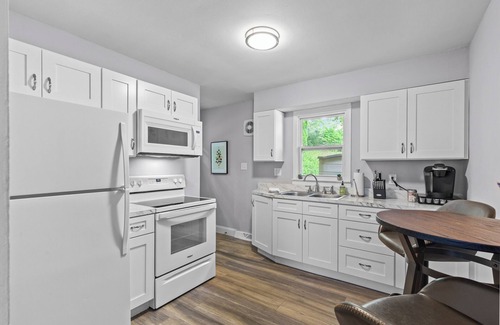 St. Charles Apartment | Pet-Friendly Duplex Hideaway in St. Charles, MO - 10/10 Rated