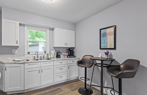 St. Charles Apartment | Pet-Friendly Duplex Hideaway in St. Charles, MO - 10/10 Rated
