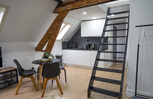 Ghent City Centre Apartment | Modern Duplex in the Heart of Ghent with Breakfast & Kitchen
