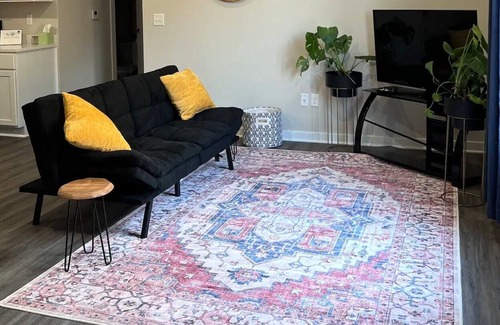 Wichita Apartment | Duplex just minutes from the airport, zoo, shopping and dining