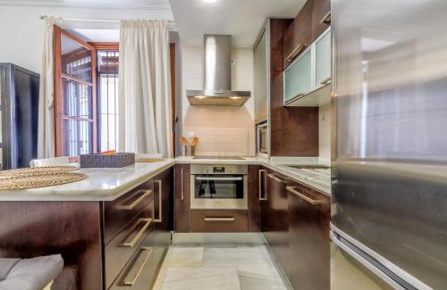 San Pedro Apartment | Historic Duplex La Almazara in Córdoba - Child Friendly Stay