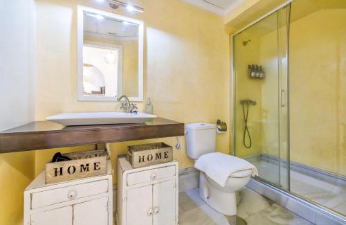 San Pedro Apartment | Historic Duplex La Almazara in Córdoba - Child Friendly Stay
