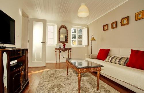 Socorro Apartment | Explore Duplex Lisbon Castle Sao Jorge - 4-Star Gem