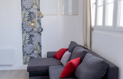 Le Bourget Apartment | Family-Friendly Duplex with Netflix for Memorable Stays