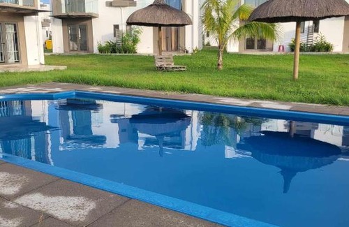 Calebasses Apartment | Unforgettable Stay at Duplex Melville with Pool Access