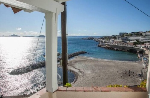 Marseille House | Duplex on the water Corniche Kennedy, 4-5 persons, Beach, terrace, garden.