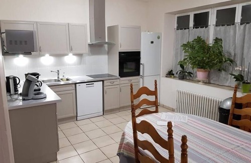 Lorcy Apartment | Gite Lorcy: Cozy Retreat with Spa and Family Friendly Perks