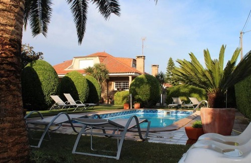 O Grove Apartment | Beautiful Duplex Playa de Rons with Pool, Steps to Beach