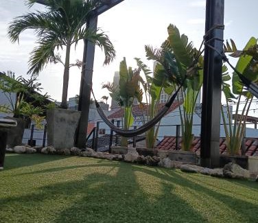 Pie del Cerro Apartment | Charming Duplex in Getsemani: Rated 9/10 & Family-Friendly