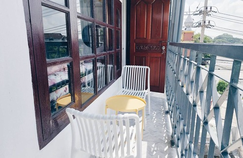 Phu Khao Thong Apartment | Inviting Duplex Room at Hello Sunshine with Spa & Hot Tub