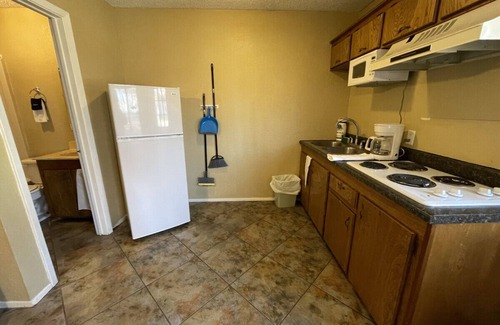 Denison Cabin | Pet-Friendly Duplex Cabin with Lake Views at Texoma