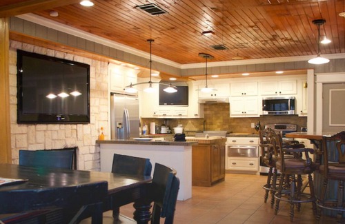 Denison Cabin | Cozy Duplex Cabin at Lake Texoma: Perfect Family Getaway