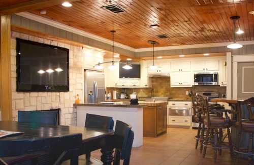 Denison Cabin | Inviting Duplex Cabin on Lake Texoma with Pet-Friendly Perks