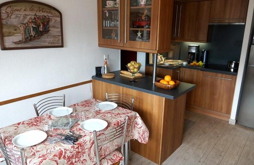 Bagneres-de-Luchon Apartment | Cozy T3 Duplex Near Luchon Telecabine with Mountain Views