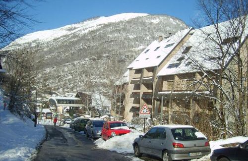 Bagneres-de-Luchon Apartment | Cozy T3 Duplex Near Luchon Telecabine with Mountain Views