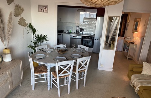 Damgan Apartment | Oceanfront Duplex T4 with Direct Beach Access & Pool