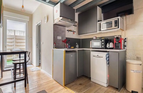 Capucins - Victoire Apartment | Modern Duplex with Terrace, Air Conditioning & Spa Amenities