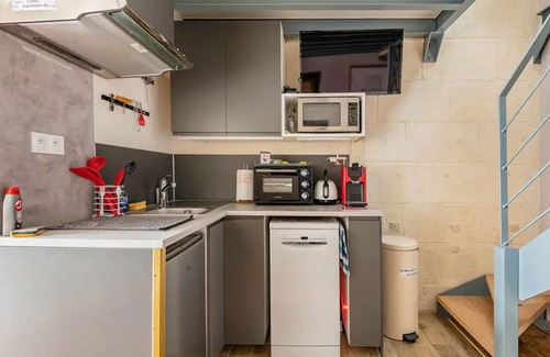 Capucins - Victoire Apartment | Modern Duplex with Terrace, Air Conditioning & Spa Amenities