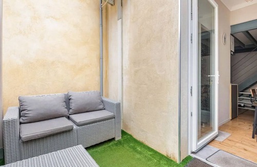 Capucins - Victoire Apartment | Modern Duplex with Terrace, Air Conditioning & Spa Amenities
