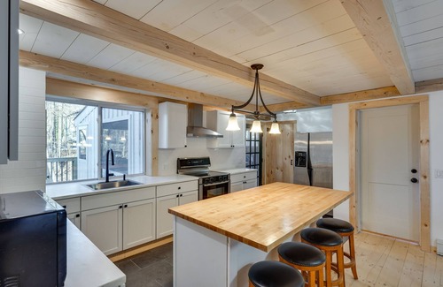 Chittenden House | Elegant Duplex Unit Near Chittenden Reservoir - Rated 10/10