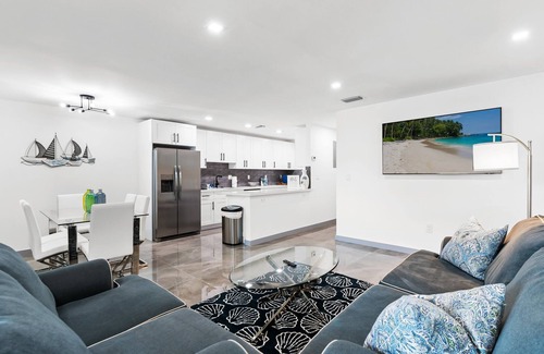 Citrus Isles House | Immaculate Duplex with Ocean View & Pool Access