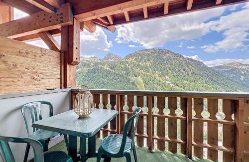 Isola Apartment | Duplex with Scenic Piste Views for Families and Pets