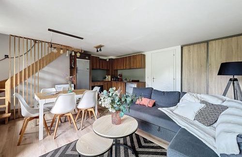 Isola Apartment | Duplex with Scenic Piste Views for Families and Pets