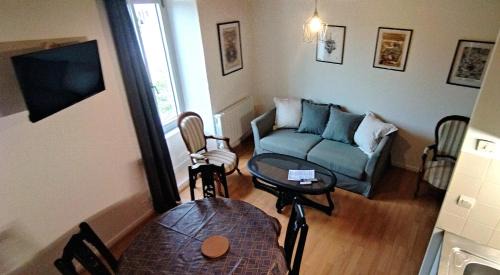 Clisson Apartment | Duplex with Castle View and Family-Friendly Amenities