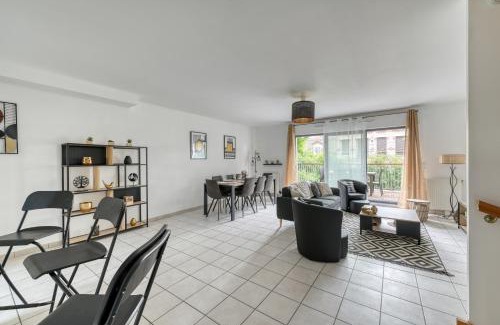 Villejuif Apartment | Stylish Duplex with Terrace and Child-Friendly Amenities