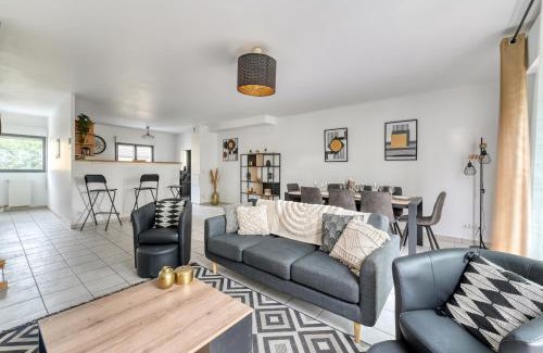 Villejuif Apartment | Stylish Duplex with Terrace and Child-Friendly Amenities