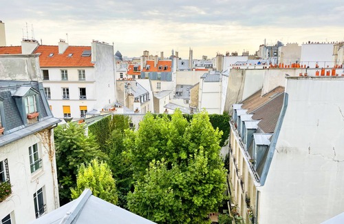 Quartier du Mail Apartment | Elegant Duplex with Terrace and Eiffel Tower Views