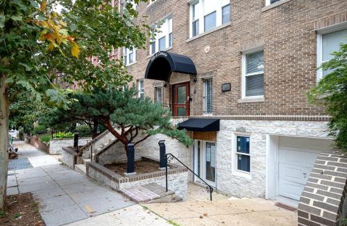 Adams Morgan Apartment | Convenient Dupont Circle 1BR Near U St Metro & Glens Market