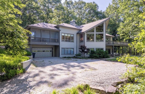 Cedar Mountain House | Delightful Dupont Mountain Lodge: Family-Friendly Retreat