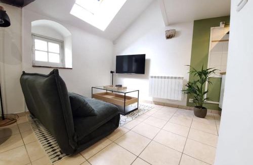 Blois Apartment | Discover Dupplex: Child-Friendly Stay in Downtown