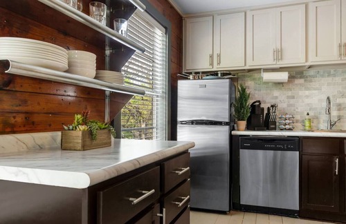 College Station Apartment | Ideal Durango Getaway: Steps from Texas A&M & Pet Friendly