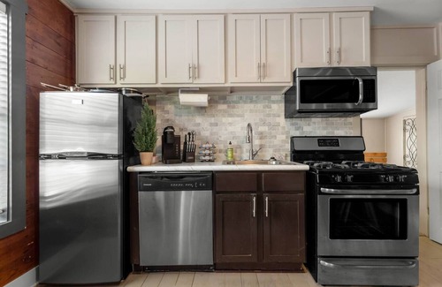 College Station Apartment | Ideal Durango Getaway: Steps from Texas A&M & Pet Friendly