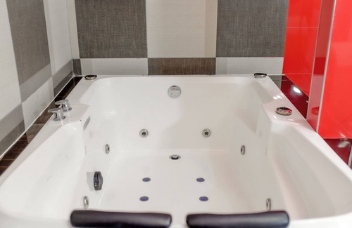 Colonia Dublan Hotel | Durazno Inn: Family-Friendly Retreat with Pool & Spa