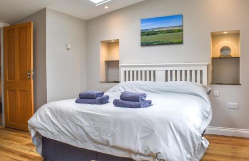 Lynton House | Pet-Friendly Durcombe Water Annexe: Guest Rated 10/10