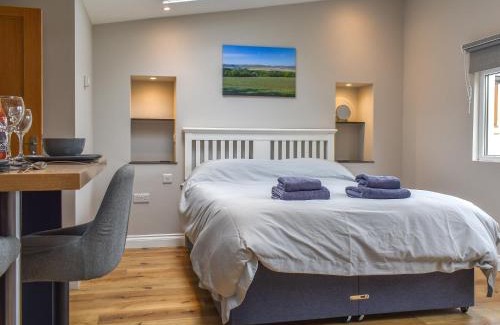 Lynton House | Pet-Friendly Durcombe Water Annexe: Guest Rated 10/10