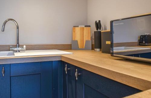 Lynton House | Pet-Friendly Durcombe Water Annexe: Guest Rated 10/10