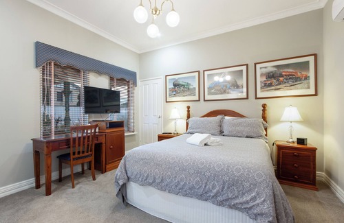 Victoria Park Bed & Breakfast | Exceptional Durham Lodge with Breakfast and Kitchen Access