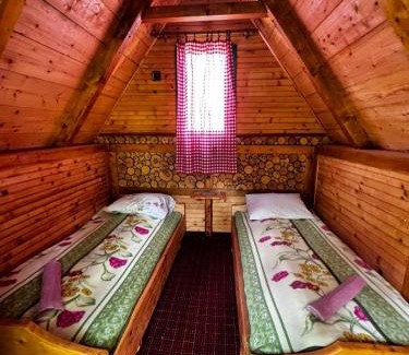 Virak Ski Chalet | Cozy Durmitorska Koliba with Bath - Family-Friendly Stay