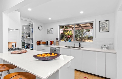 South Durras Cottage | Cozy Durras Cottage - Steps from the Beach & Ocean View