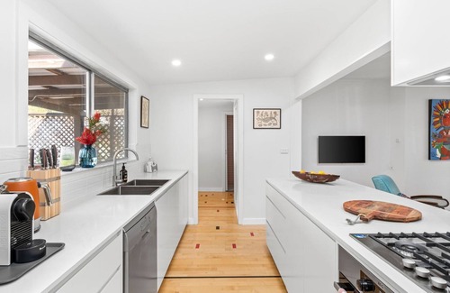 South Durras Cottage | Cozy Durras Cottage - Steps from the Beach & Ocean View
