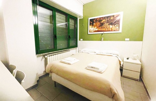 Savena House | Cozy DUS Double Room with Kitchen, Perfect for Families