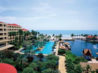 Hua Hin Hotel | Relax at Dusit Thani Hua Hin - 5-Star Oceanfront Retreat