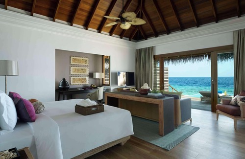 Mudhdhoo Resort | Experience Dusit Thani Maldives: 5-Star Oceanfront Retreat