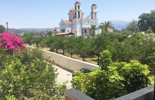 Alikianos Apartment | Dusk Apartments: Breathtaking Mountain Views Await